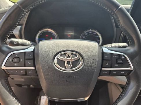 Used 2021 Toyota Highlander LE FWD image 26
