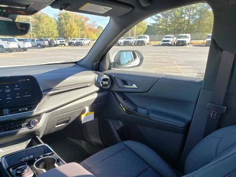 New 2026 Chevrolet Equinox LT w/ Convenience Package II image 31