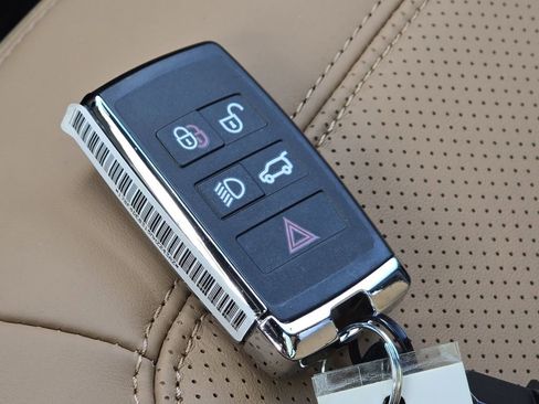 New 2026 Land Rover Defender 130 X-Dynamic SE AWD/4WD image 44