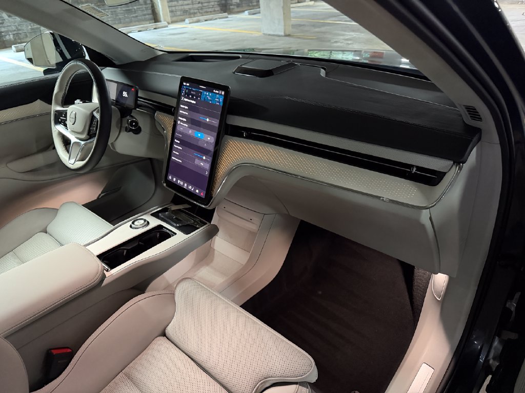 Certified 2025 Volvo EX90 Plus AWD/4WD image 23