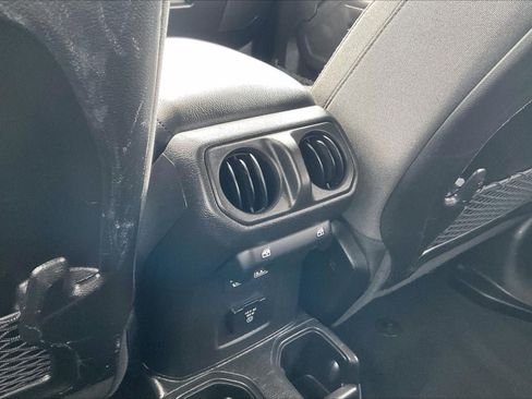 Used 2025 Jeep Wrangler Unlimited Rubicon AWD/4WD image 29