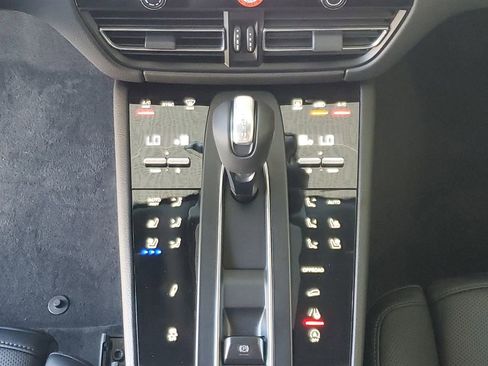 New 2026 Porsche Macan image 24
