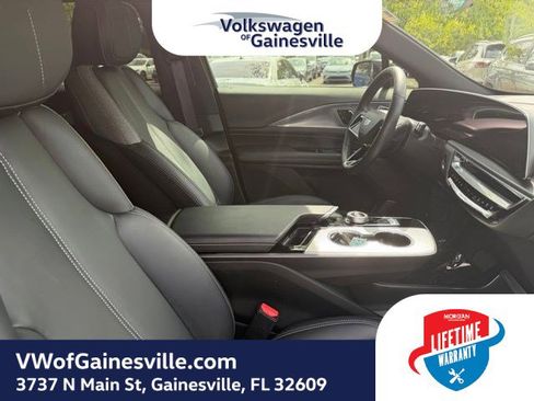 Used 2024 Cadillac Lyriq Tech RWD image 8