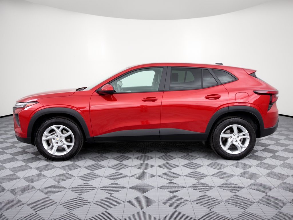 Used 2024 Chevrolet Trax LS w/ LS Convenience Package FWD image 2