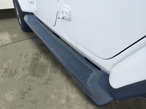 Used 2018 Jeep Wrangler Unlimited Sahara image 25