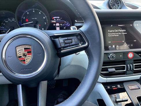 Certified 2025 Porsche Macan AWD/4WD image 24
