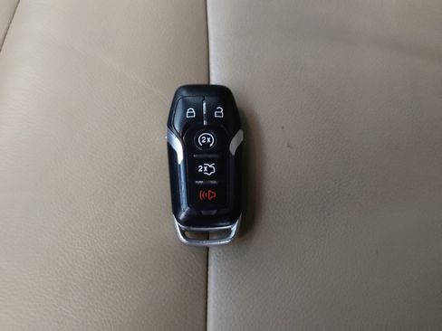 Used 2017 Ford Explorer XLT w/ Equipment Group 202A FWD image 32