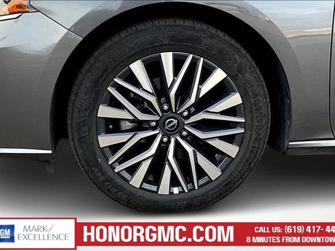 Used 2025 Nissan Altima 2.5 SV FWD image 30