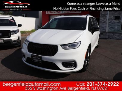 Used 2025 Chrysler Pacifica Limited