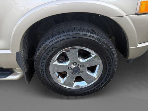 Used 2005 Ford Explorer Limited AWD/4WD image 25