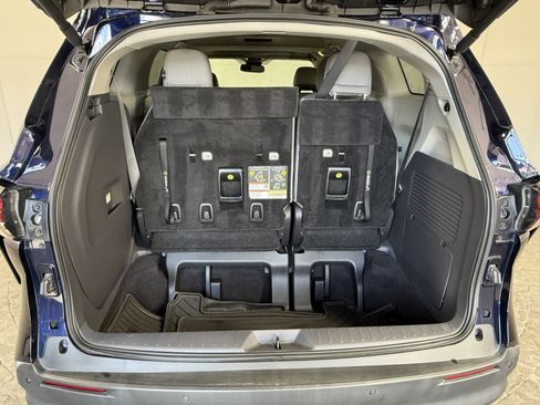 Used 2022 Toyota Sienna XLE image 8