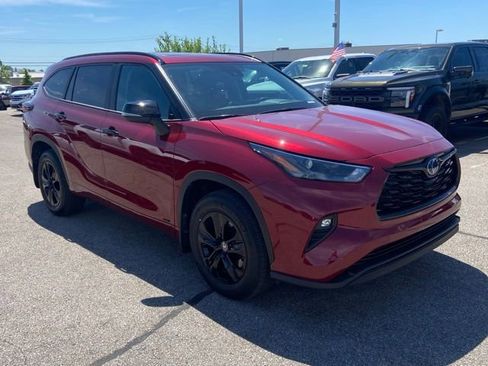 Used 2024 Toyota Highlander XLE AWD/4WD image 2