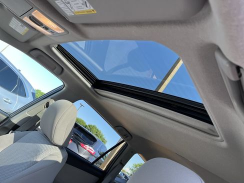 Used 2012 Toyota RAV4 4WD w/ Upgrade Value Pkg image 5