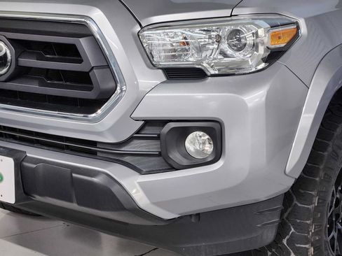Used 2021 Toyota Tacoma SR5 RWD image 12