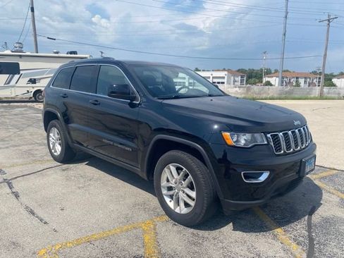 Used 2017 Jeep Grand Cherokee Laredo w/ Quick Order Package 23E AWD/4WD image 4