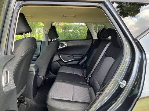 Used 2025 Kia Soul LX w/ LX Technology Package FWD image 19