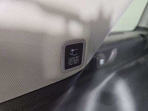 Used 2022 Jeep Grand Cherokee Limited image 34