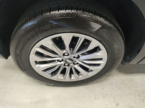 Used 2024 Cadillac XT4 Premium Luxury image 3