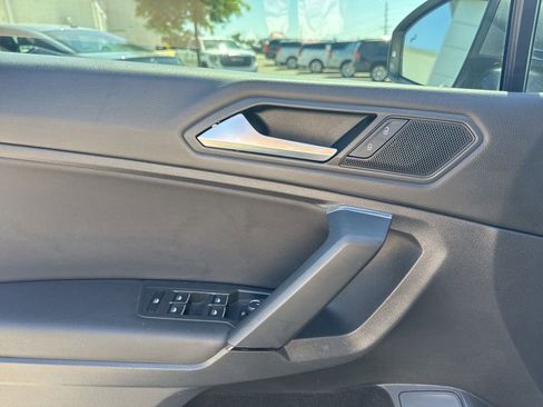 Used 2019 Volkswagen Tiguan SEL FWD image 11