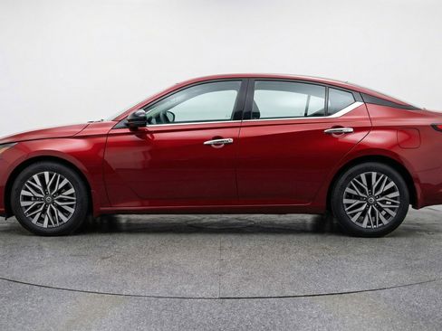 Used 2025 Nissan Altima 2.5 SV FWD image 5