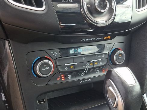 Used 2016 Ford Focus Titanium w/ Exterior Protection Package FWD image 15