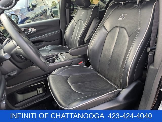 Used 2025 Chrysler Pacifica Limited FWD image 5