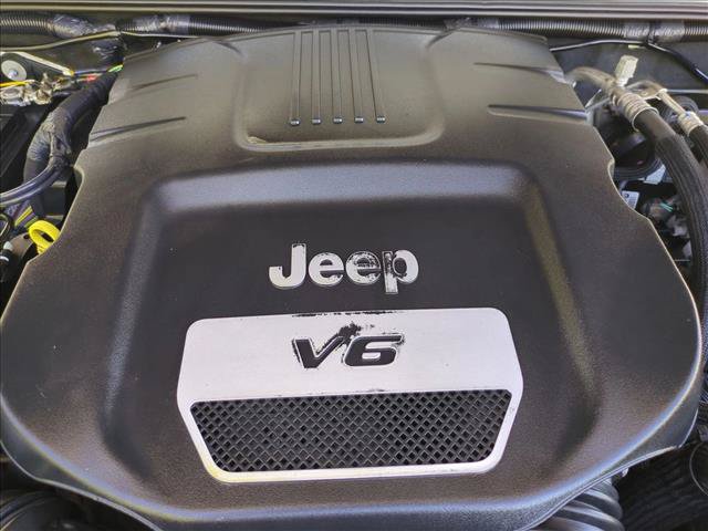 Used 2018 Jeep Wrangler Unlimited Sahara w/ Connectivity Group AWD/4WD image 21