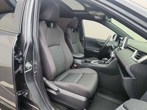Used 2024 Toyota RAV4 SE image 27