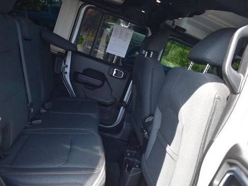 Used 2024 Jeep Wrangler Unlimited Sport AWD/4WD image 15