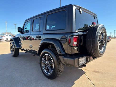 Used 2023 Jeep Wrangler Sahara image 14