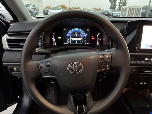 Used 2025 Toyota Camry LE image 25
