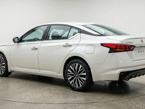 Used 2025 Nissan Altima 2.5 SV FWD image 6