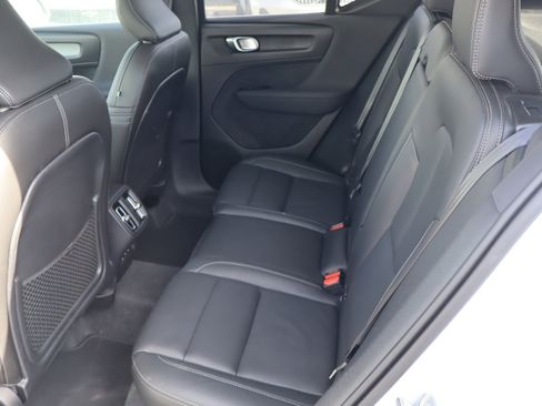 Used 2025 Volvo XC40 B5 Core image 31