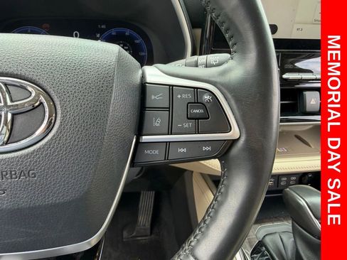 Used 2023 Toyota Highlander Limited FWD image 29