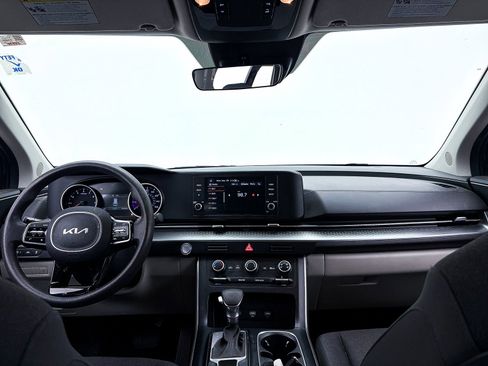 Certified 2023 Kia Carnival LX image 24