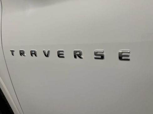 Used 2022 Chevrolet Traverse Premier image 41