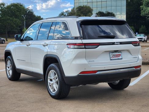 Used 2024 Jeep Grand Cherokee Laredo X w/ Luxury Tech Group I AWD/4WD image 4