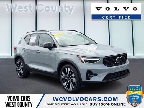 Certified 2025 Volvo XC40 B5 Plus AWD/4WD image 1