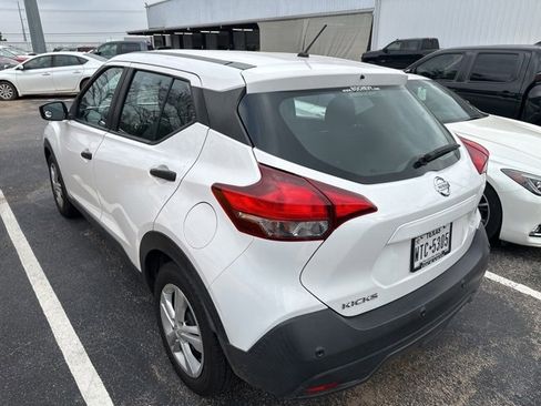 Used 2020 Nissan Kicks S image 5