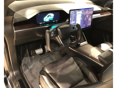 Used 2024 Tesla Model X image 18