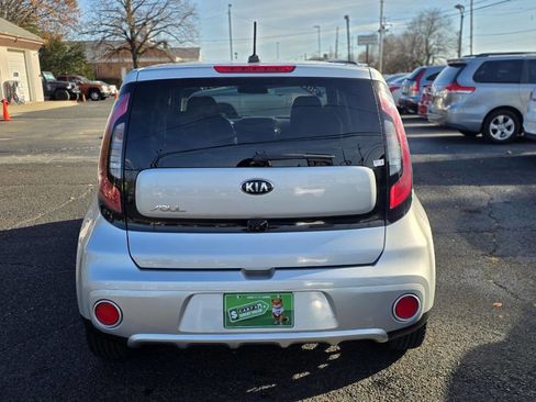 Used 2018 Kia Soul + image 6