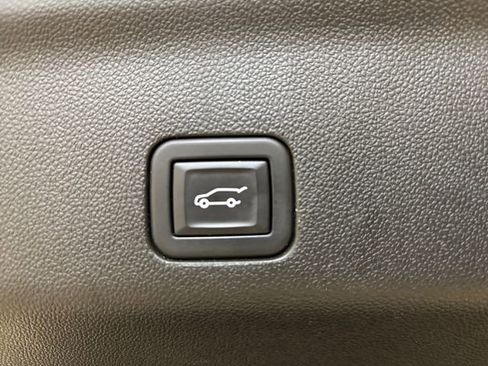 Used 2024 GMC Yukon AT4 w/ Technology Package AWD/4WD image 30