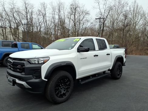 Used 2024 Chevrolet Colorado Trail Boss w/ Technology Package image 3