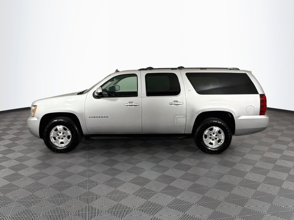 Used 2011 Chevrolet Suburban LT AWD/4WD image 4