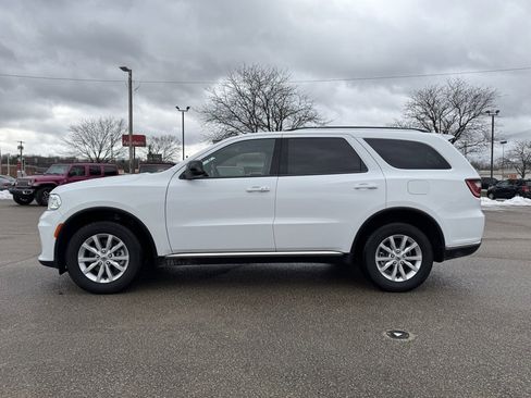 Used 2024 Dodge Durango SXT w/ 3rd Row Seating Group image 2