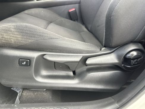 Used 2018 Toyota C-HR XLE image 17