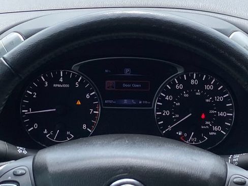 Used 2019 Nissan Pathfinder SL FWD image 9