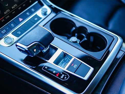 Used 2023 Audi Q7 Premium w/ Convenience Package image 23