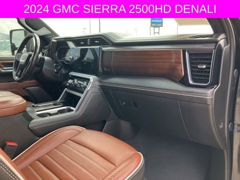Used 2024 GMC Sierra 2500 Denali Ultimate AWD/4WD image 13