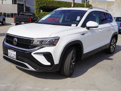 Used 2023 Volkswagen Taos SE image 4